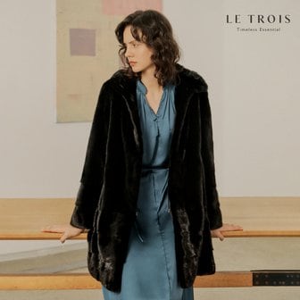  [LE TROIS] 23FW 르투아 휘메일 풀스킨 후드밍크코트