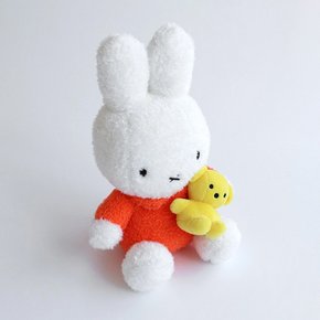 곰 안은 미피 인형
