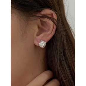 Mini clam earring