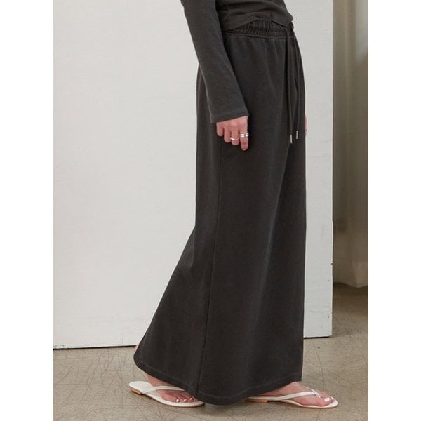 메르빌 피그먼트 롱스커트(차콜)