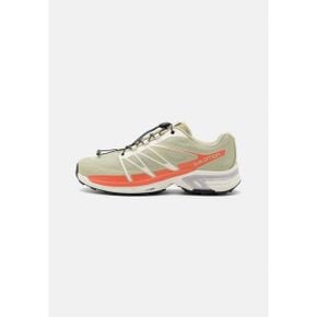 4197773 Salomon XT-WINGS 2 UNI - Trainers alfalfa/vanilla ice/fresh salmon 72078902