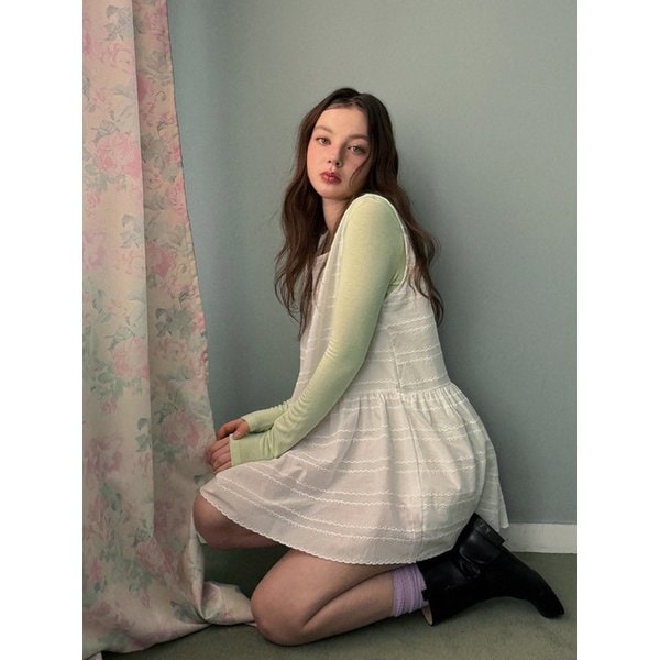 롤튼 펀칭 슬리브리스 미니 원피스