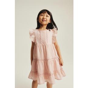 레이스 디테일 플라운스 드레스 파우더 핑크 1051182005