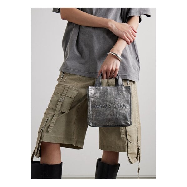 엠보싱 디스트레스 메탈릭 데님 토트 블루 1647597330346475