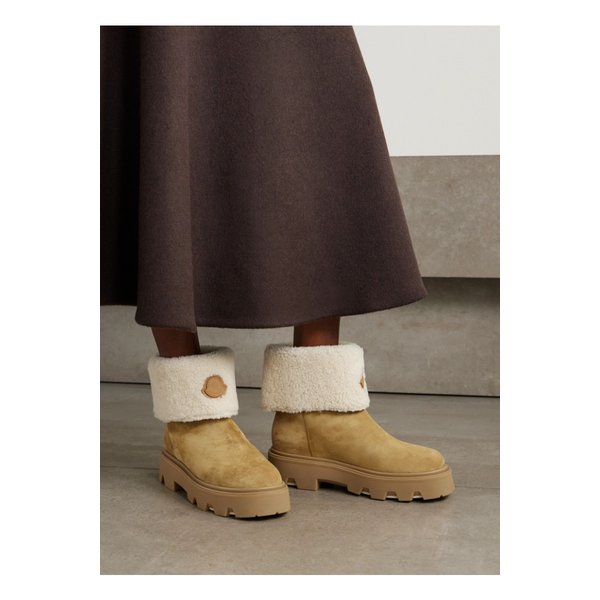 몽클레어 아우레아 아플리케 시어링 트림 스웨이드 앵클 부츠 46376663162863802