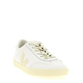 26SS 베자 스니커즈 YP2021573WHITECALCAIRE White