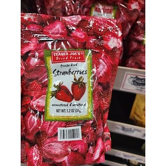  트레이더조 동결건조 딸기 언스위튼 Trader Joes Dried Strawberries 34g 3개