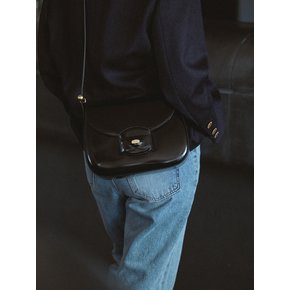 [단독]PENNY SADDLE BAG_PATENT BLACK