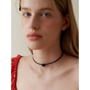 Petit Rose Leather Choker