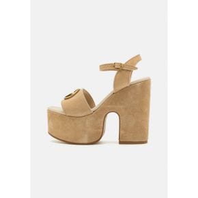 4434414 Guess CLODY - High heeled sandals beige