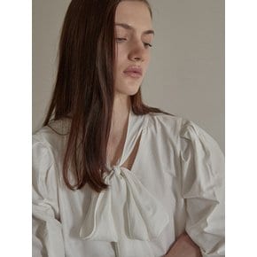 Ribbon point scarf blouse - Off white