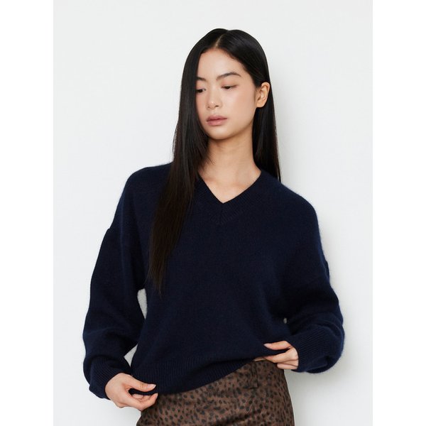 Premium Raccoon V-Neck Knit_Navy