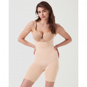 3907023 Spanx Everyday Shaping OB MT Bodysuit - Soft Nude