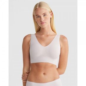 4812265 Calvin Klein Invisibles Comfort Lightly Lined V-Neck Bralette - Cloud Gray