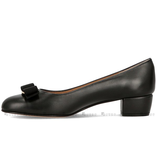 [부산점] 바라 보우 공지상품 h_VARA 1 NERO 765658 페라가모 바라 펌프스 힐 여성 구두