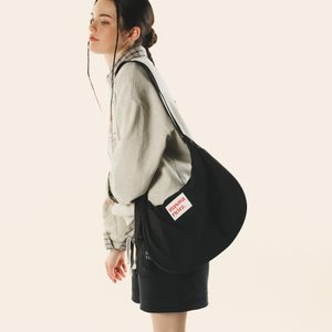 마스마룰즈 Halfmoon cross bag _ Black