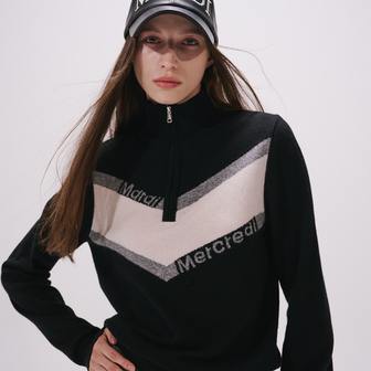 Mardi Mercredi Actif [마르디메르크디악티프]  V LOGO JACQUARD HALF ZIP UP KNIT TOP_BLACK IVORY/ AFK33KPO012BKIV