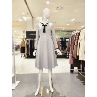 올리브데올리브 [여주점] 슬릿네크라인 리본 브로치 플레어 롱 원피스 YW5AO202