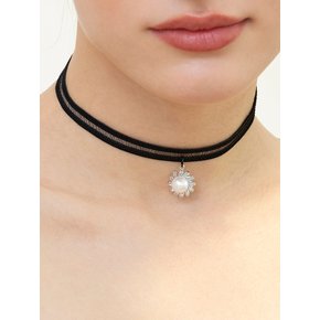 through pearl choker