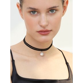 through pearl choker