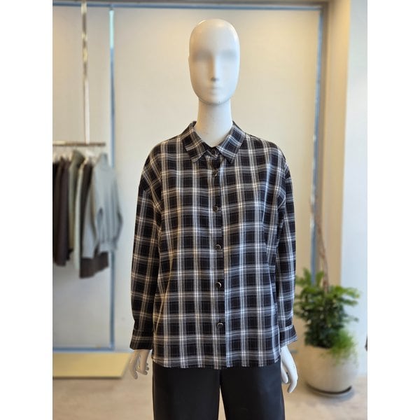 [여주점] [더 아이잗] 여성 금속단추 오버핏 체크셔츠(IRAA0BL051)