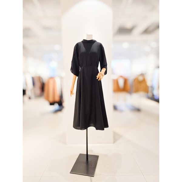 [파주점] [더아이잗컬렉션]백 리본 카울넥 플레어 원피스 CS4B0OP611