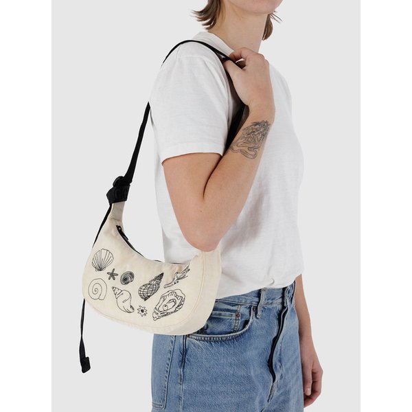 [바쿠백] BAGGU 나일론 크레센트백 스몰 Embroidered Shells