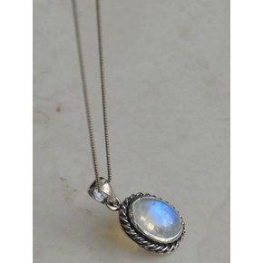 lunette. moonstone
