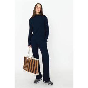 큘 THE OVER THE SHOULDER STRIPED TOTE - VICUNA/NAVY