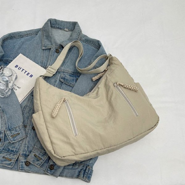 [옷자락] 여자 대학생 솔방울끈 바스락 멀티포켓 크로스 숄더백