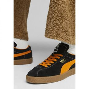 4512111 Puma DELPHIN UNI - Trainers black pumpkin pie