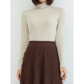 하이넥 슬림 핏 긴팔 티셔츠_M2512TS117D