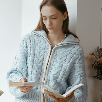 로라로라 TWOWAY CABLE ZIPUP KNIT LIGHT BLUE