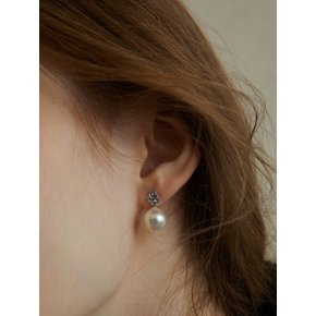 Bumpy Mini Pearl Earring