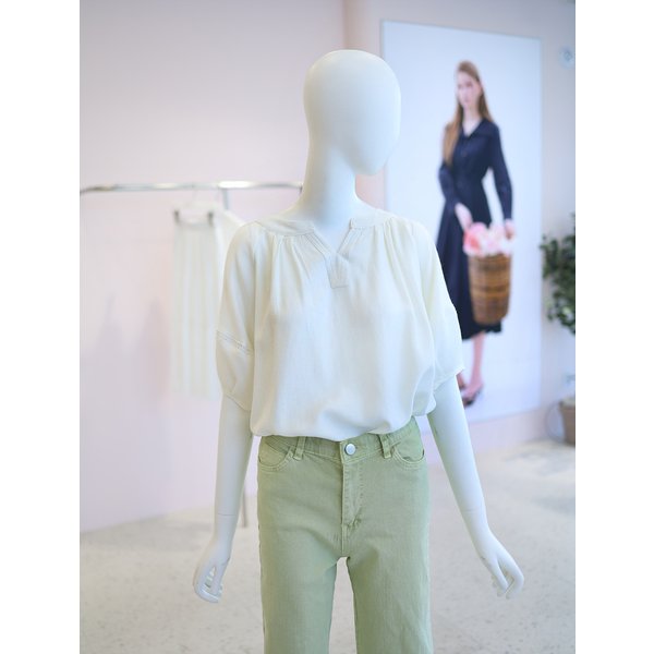 [여주점] 여성 퍼프소매 슬릿넥 블라우스 YW6MB812