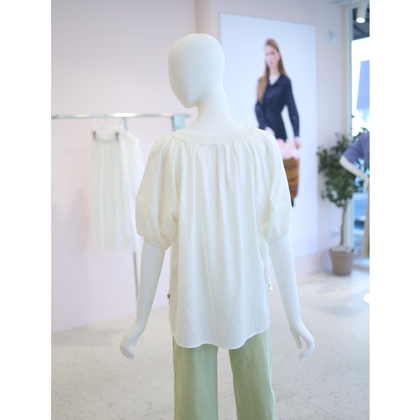 [여주점] 여성 퍼프소매 슬릿넥 블라우스 YW6MB812