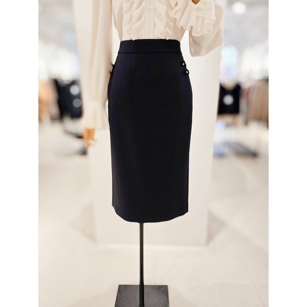 [파주점] [더아이잗컬렉션]투 버튼 포인트 미디 스커트 CR2A0SK311