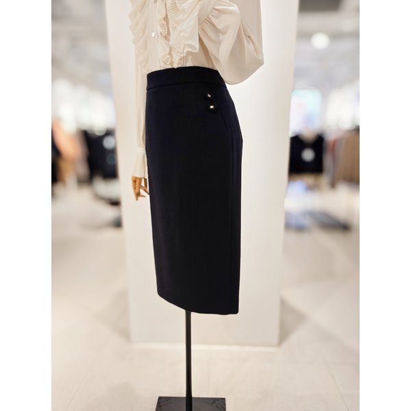 [파주점] [더아이잗컬렉션]투 버튼 포인트 미디 스커트 CR2A0SK311