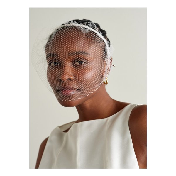 지지 버리스 클레멘스 피시네트 베일 화이트 1647597344763598