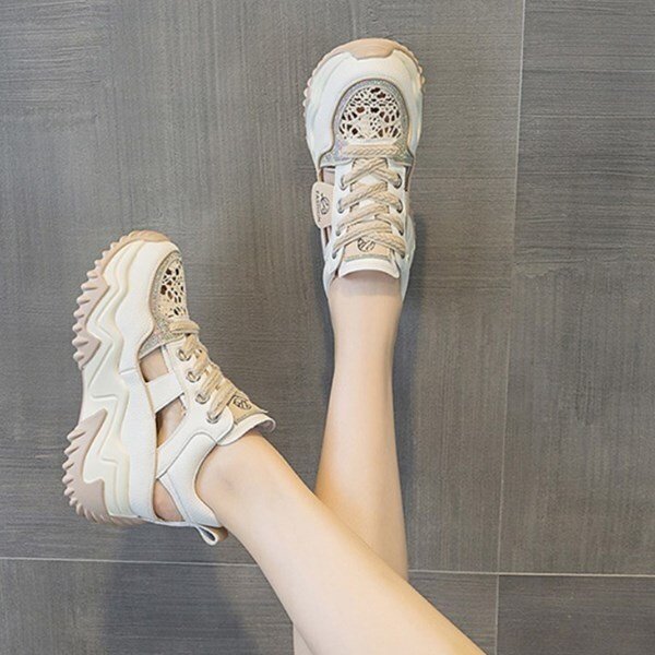 [옷자락] 여성 키치스타일 레이스업 통굽 키높이 스니커즈