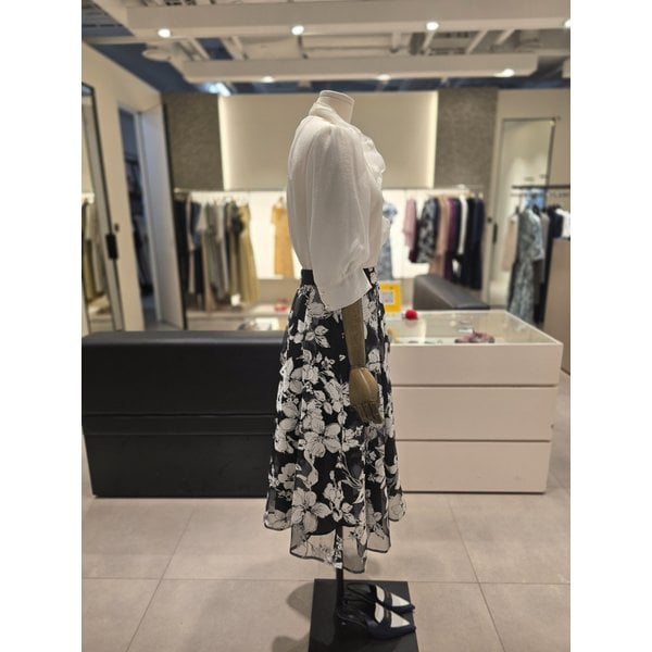[파주점] 세트 러플 블라우스 + 플라워 플레어 스커트 JR8A0BL613,JR9A0SK523