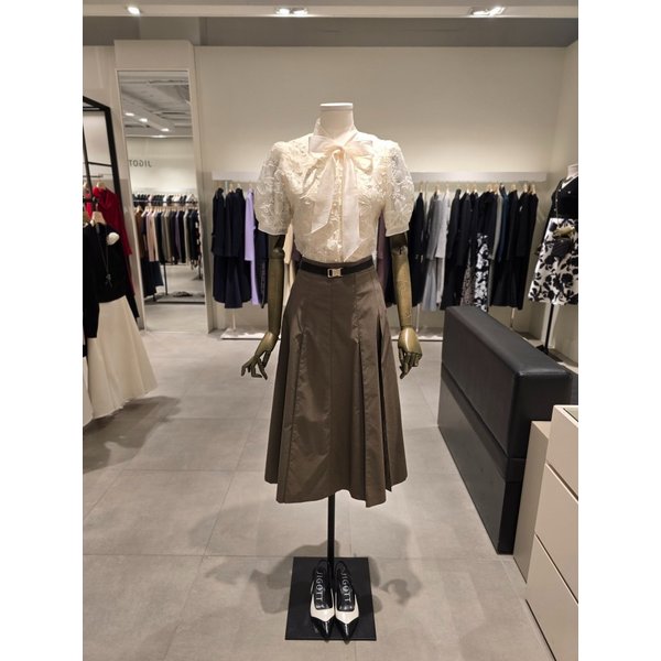 [파주점] 세트 레이스 블라우스 + 엣지 A라인 스커트 JS3B0BL413,JR3A0SK101