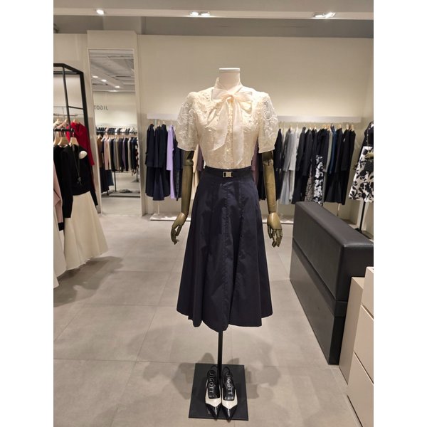 [파주점] 세트 레이스 블라우스 + 엣지 A라인 스커트 JS3B0BL413,JR3A0SK101