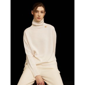 M Brooch Cashmere 100% Turtleneck Ivory