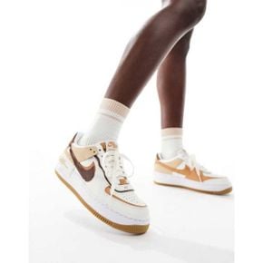 5094792 Nike Air Force 1 Shadow sneakers in off-white and brown