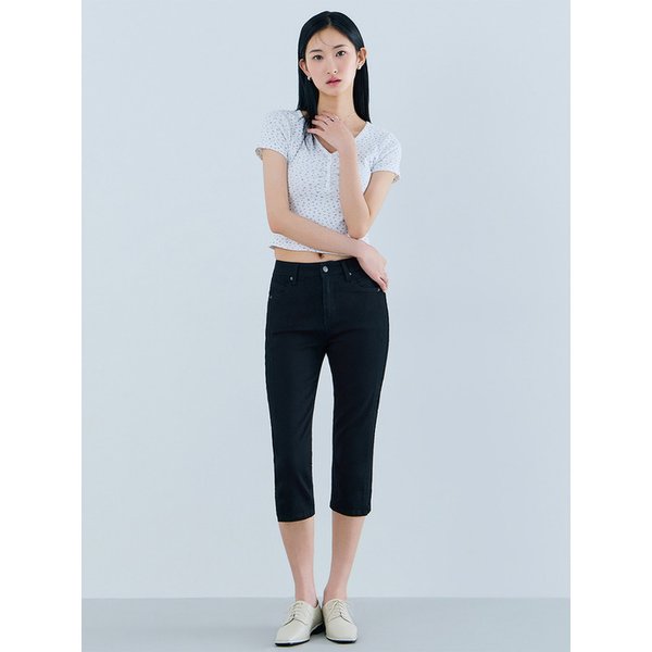 [온라인 단독] 블랙 카프리 팬츠 OQ2D5983