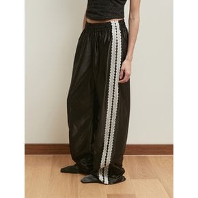 GLOSSY LACE TRACK PANTS [BLACK]