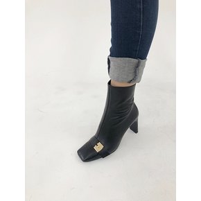 gold button straight line ankle black