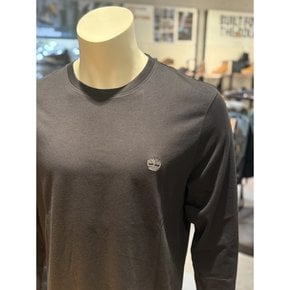 A5XVK X65 체스트 로고 긴팔 티 블랙