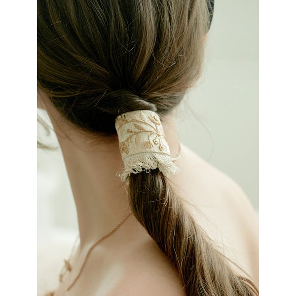 아뜰리에 프린지 헤어커프 (Atelier Fringe Hair Cuff)